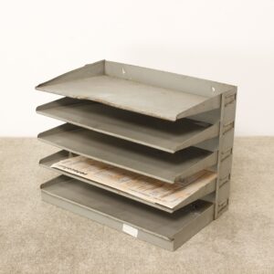 Range-documents en métal gris